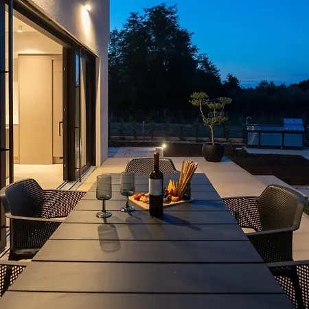 Kona Villa *